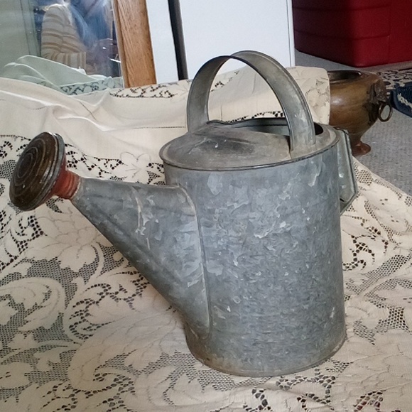 Galvanized tin watering can circa 1940 small dent on top, 2 gallon 16" - Picture 7 of 8